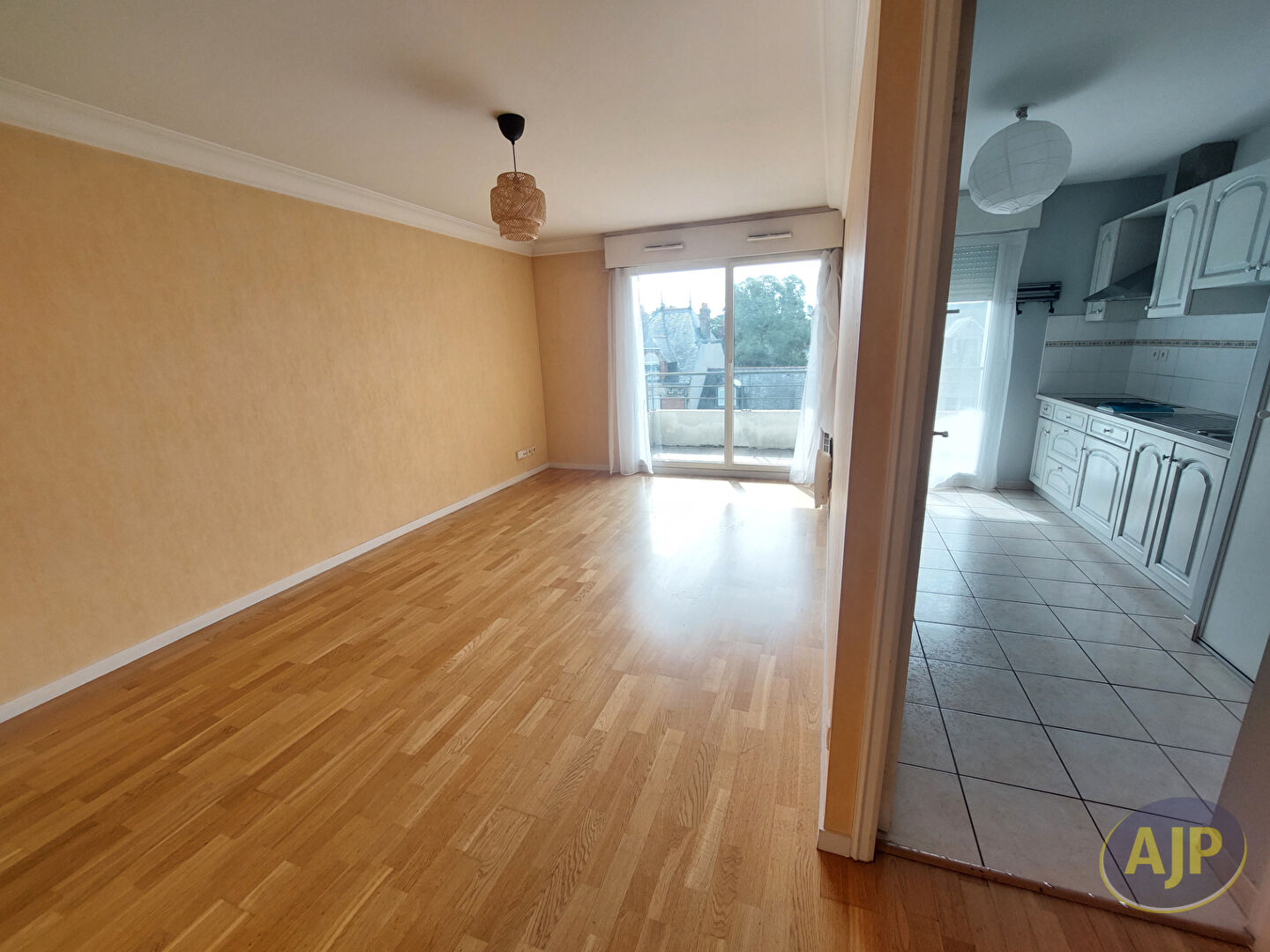 Rond point de Rennes - T2 avec balcon et Box fermé - photo 4