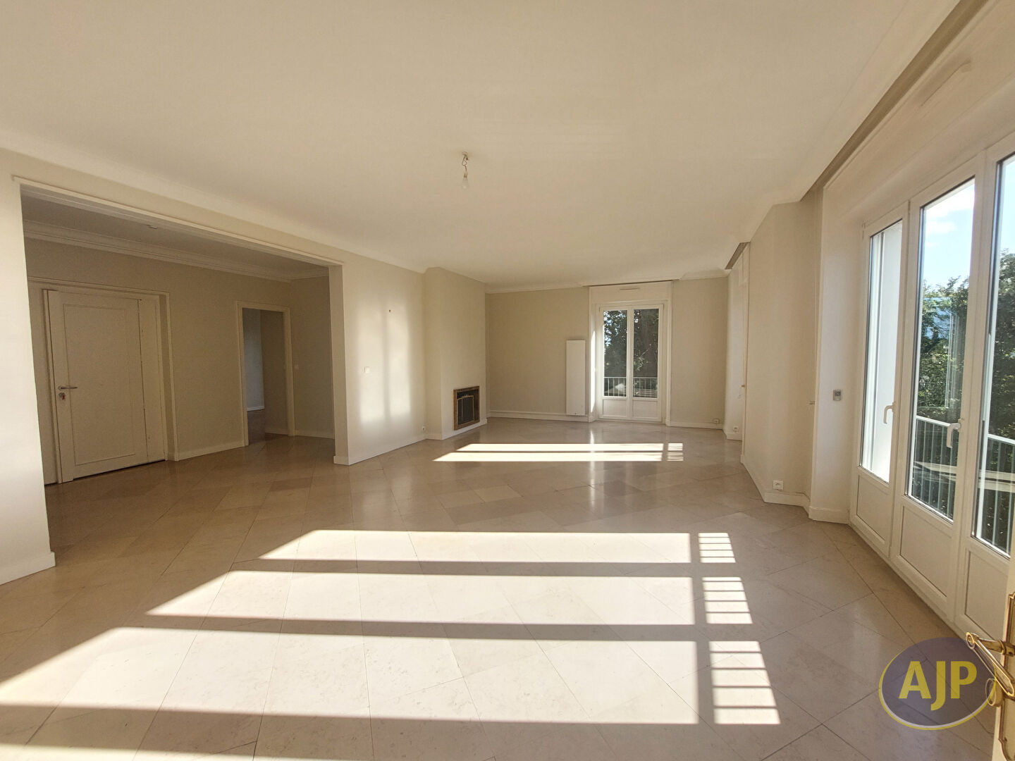 Appartement de 4 chambres avec 2 Stationnements et cave - photo 1