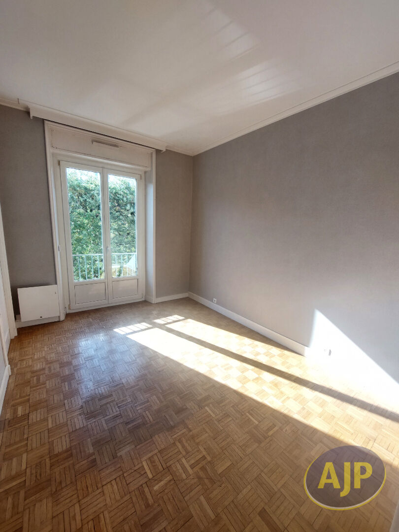 Appartement de 4 chambres avec 2 Stationnements et cave - photo 4