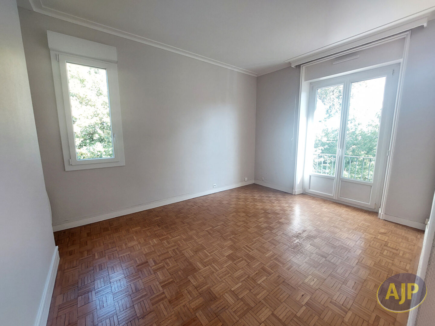 Appartement de 4 chambres avec 2 Stationnements et cave - photo 7