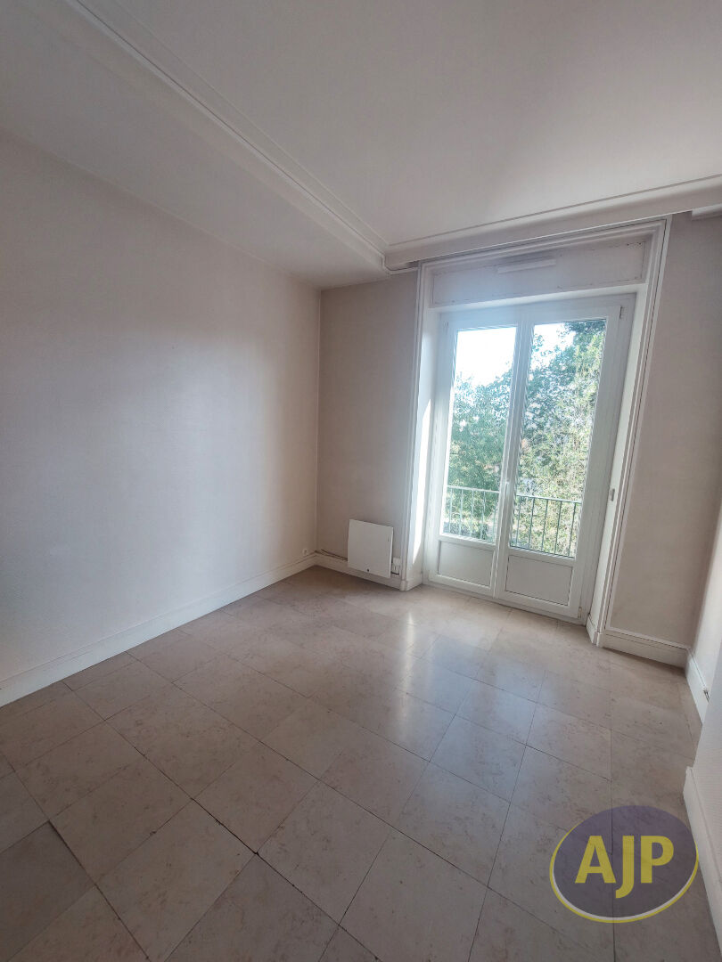Appartement de 4 chambres avec 2 Stationnements et cave - photo 8