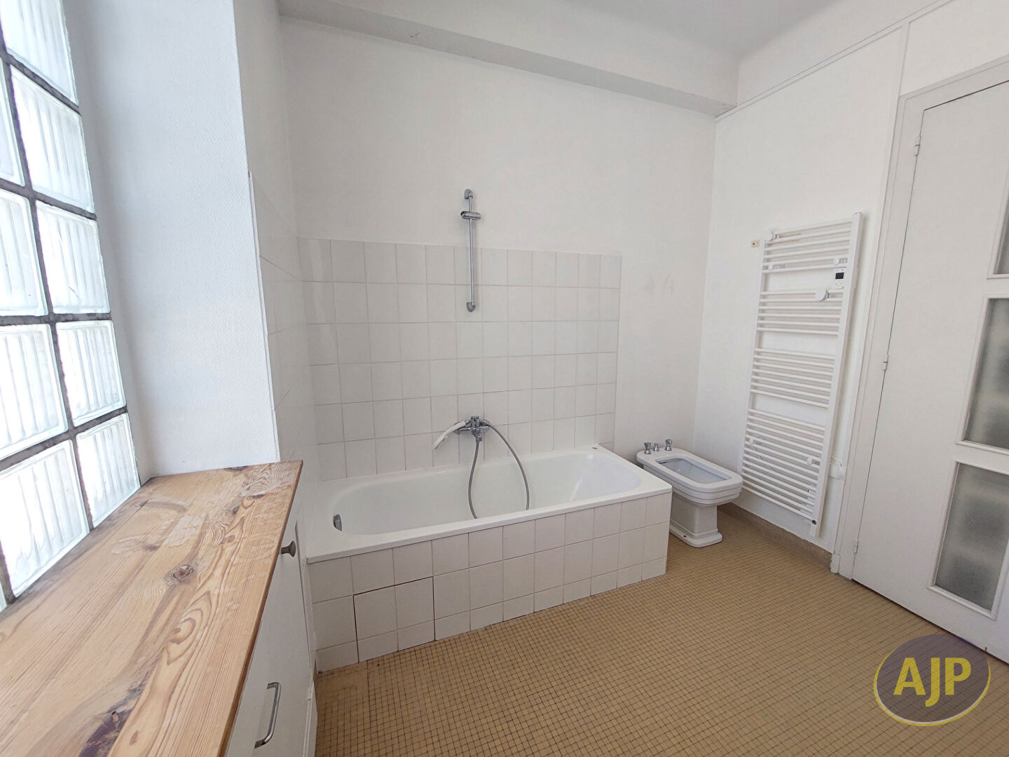 Appartement de 4 chambres avec 2 Stationnements et cave - photo 12