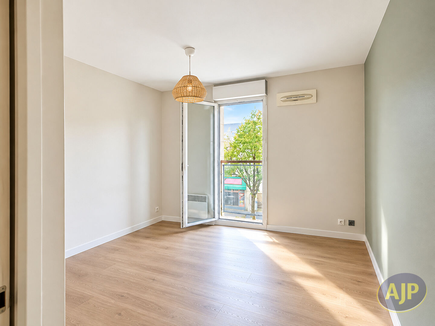 NANTES SAINT-FÉLIX T2 DE 45 M² À RAFRAÎCHIR BEAU POTENTIEL - photo 4