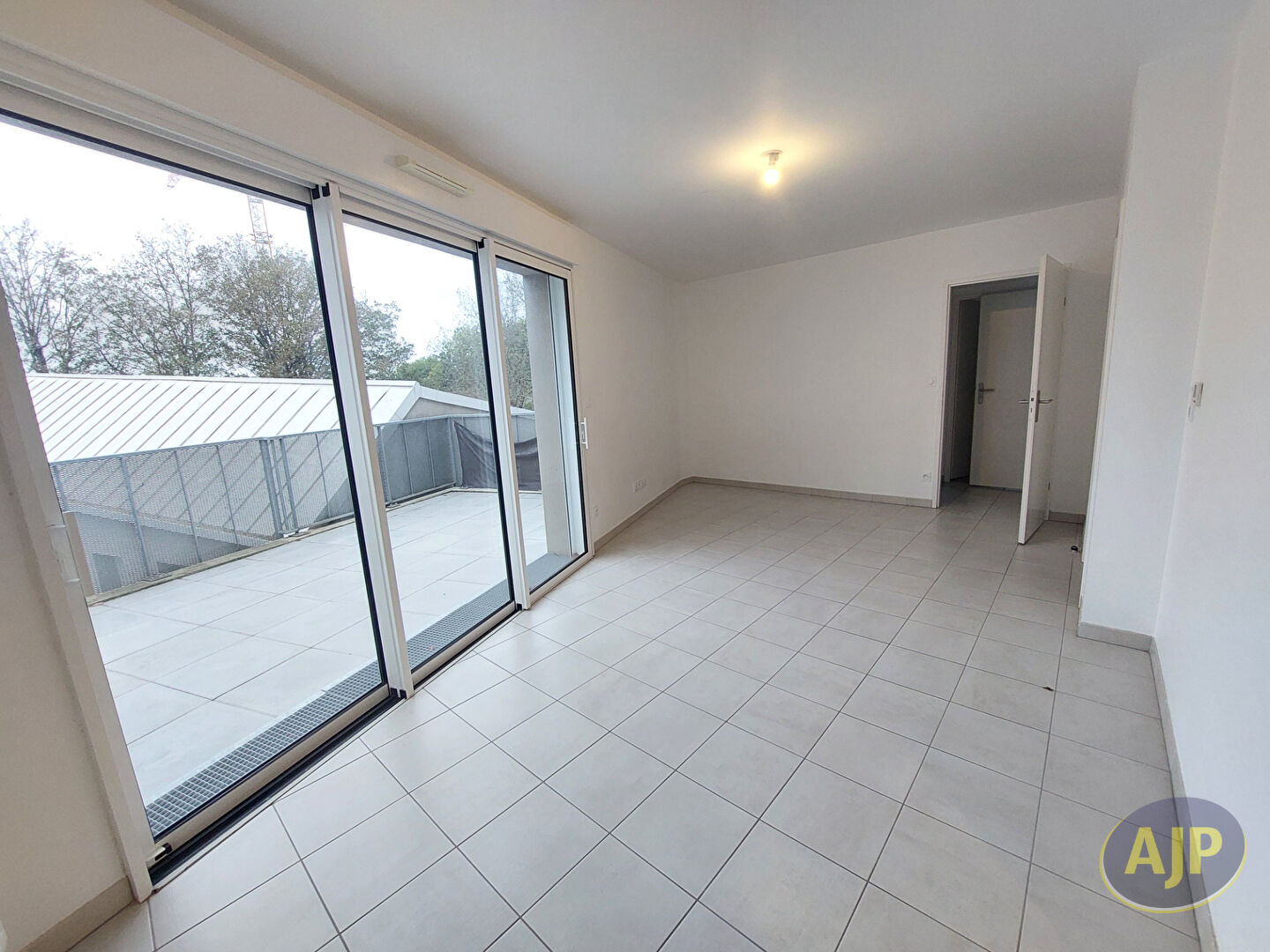 Appartement T3 avec Terrasse et Stationnement - photo 2