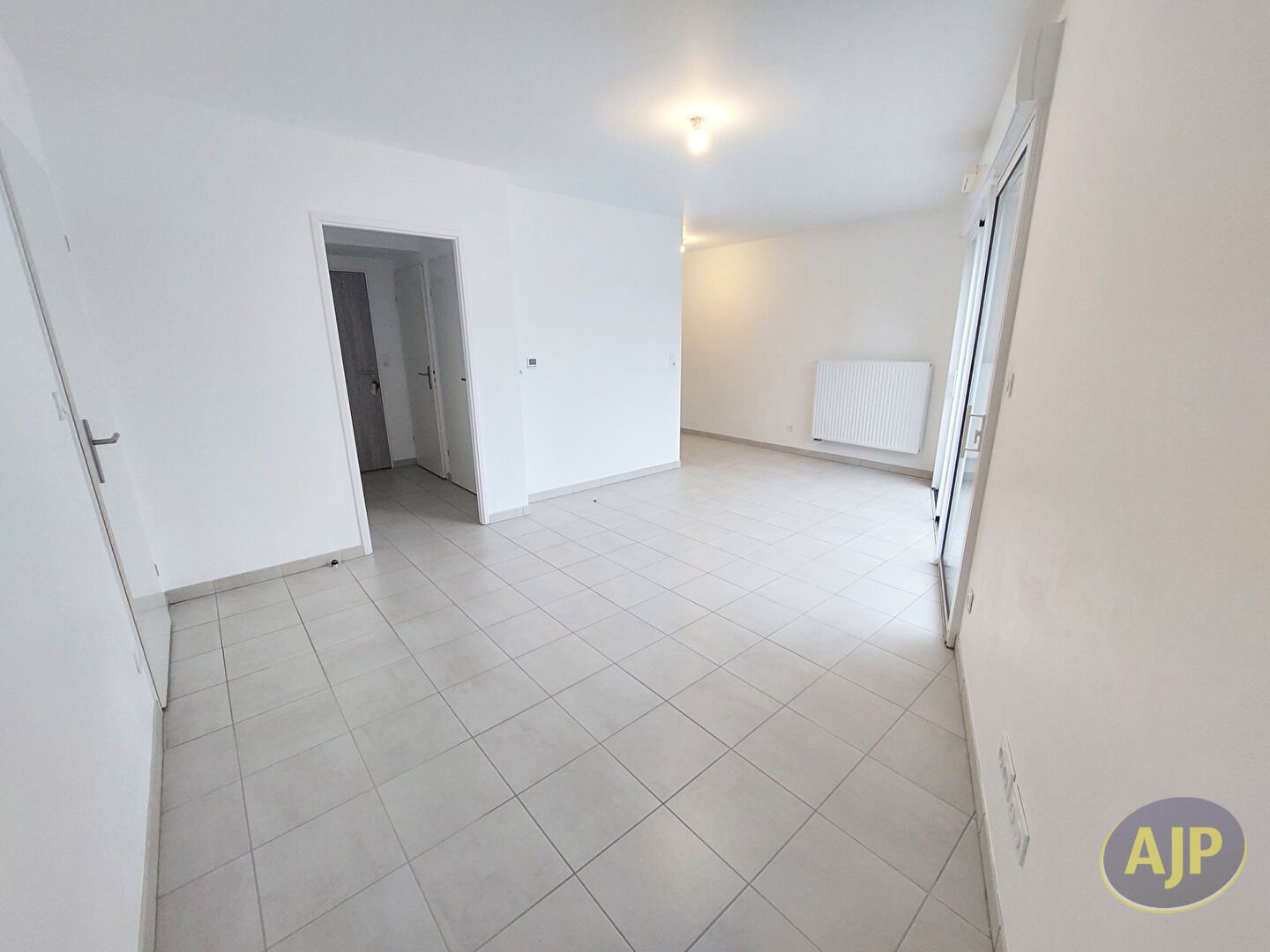 Appartement T3 avec Terrasse et Stationnement - photo 4