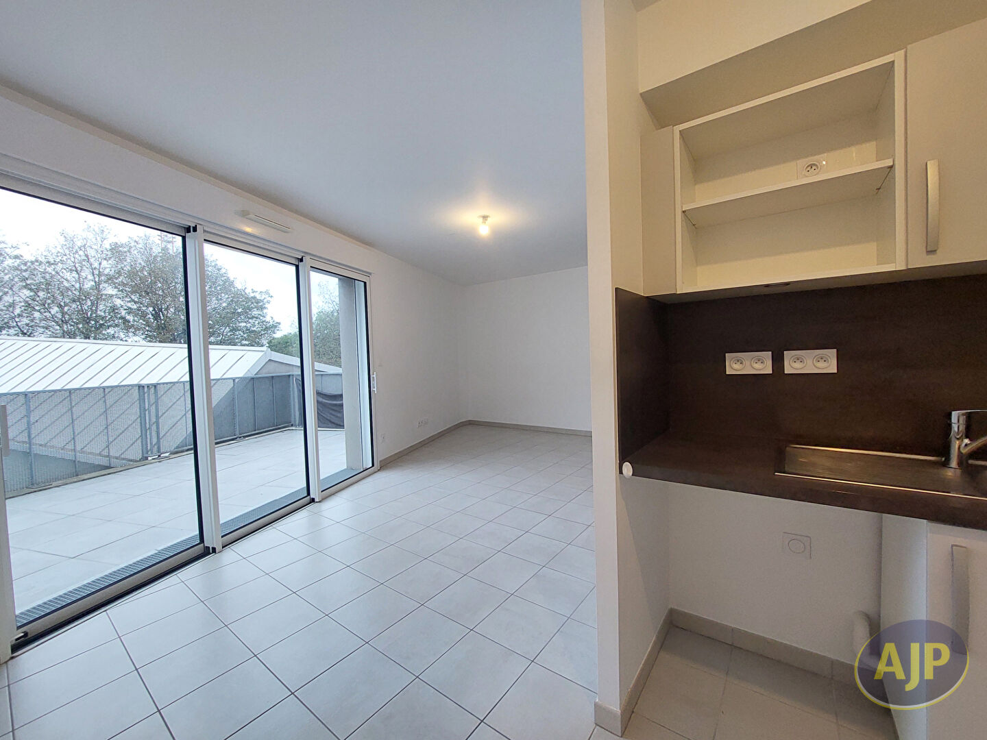 Appartement T3 avec Terrasse et Stationnement - photo 5