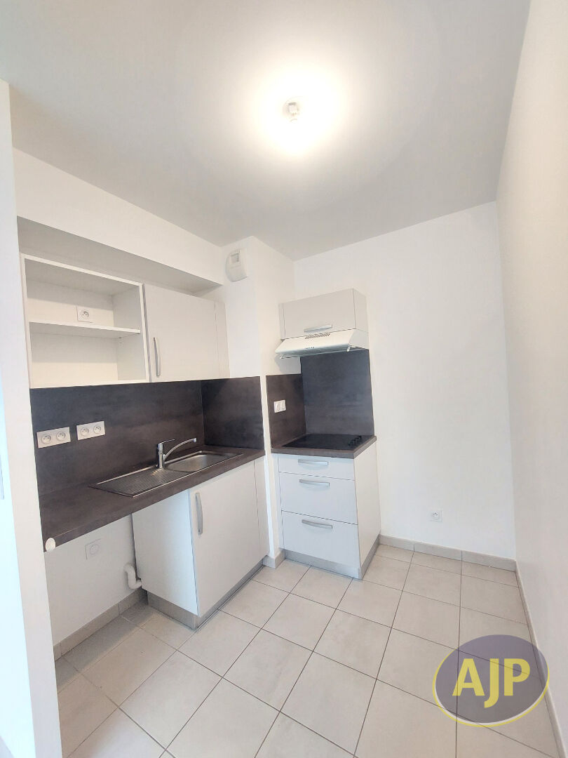 Appartement T3 avec Terrasse et Stationnement - photo 6