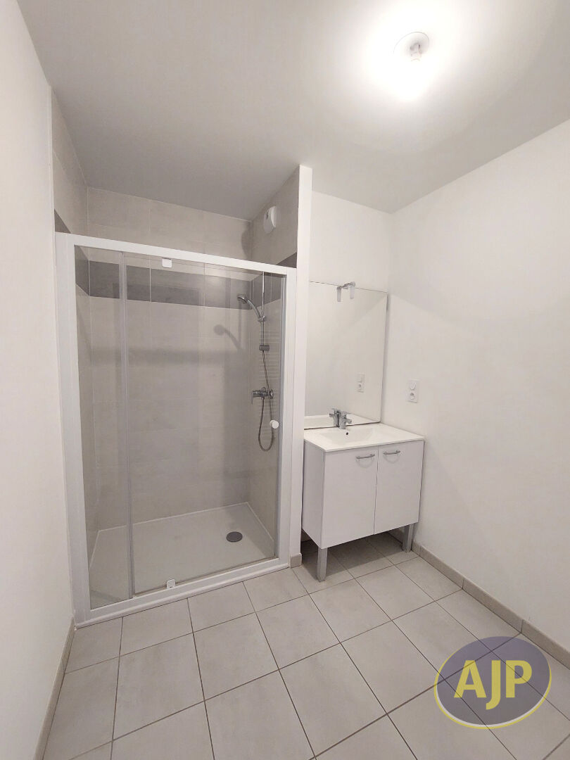 Appartement T3 avec Terrasse et Stationnement - photo 9
