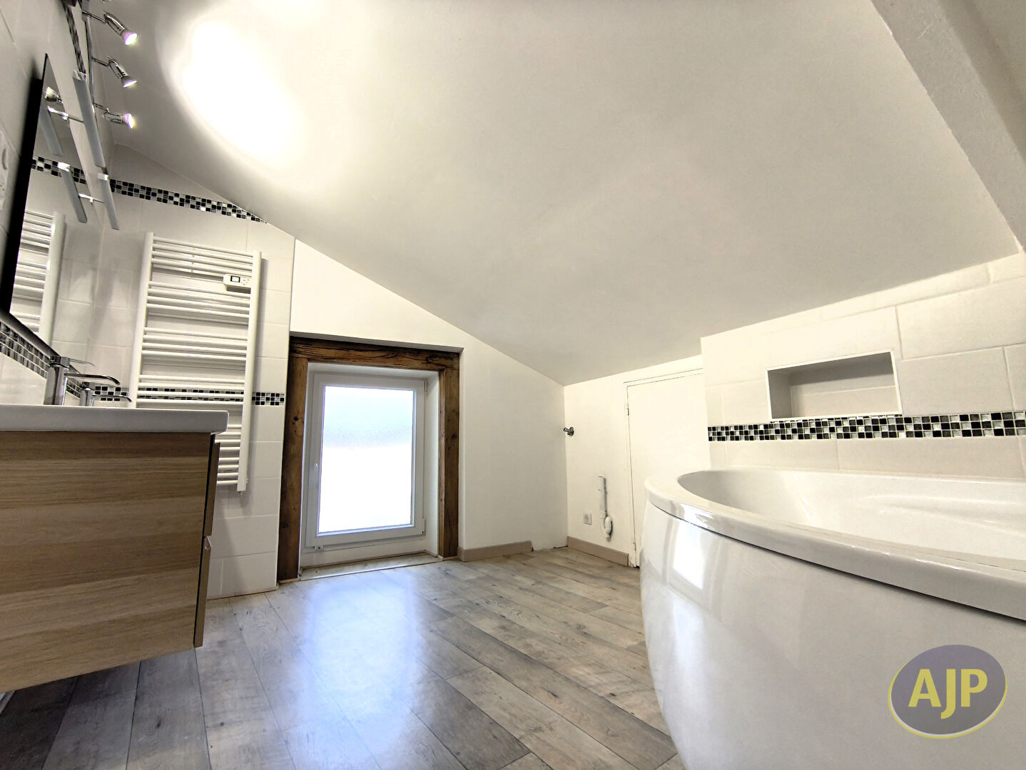 LA MEZIERE maison centre-bourg avec garage - photo 5