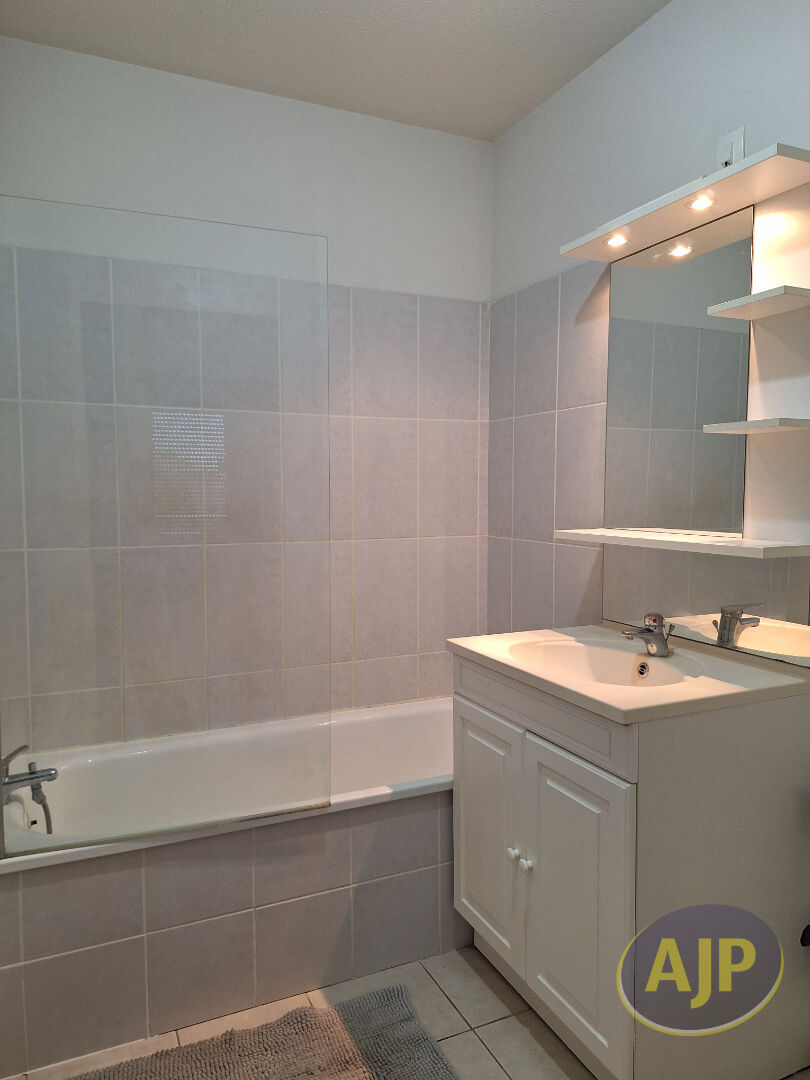 Appartement Pons 2 pièce(s) 50 m2 - photo 5