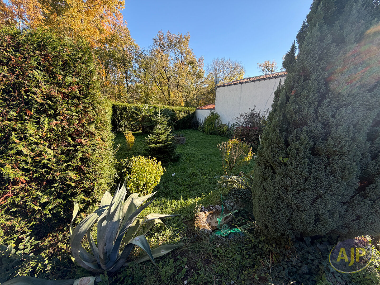 Ensemble immobilier de 202 m² ? 2 logements, jardin et garage - photo 16