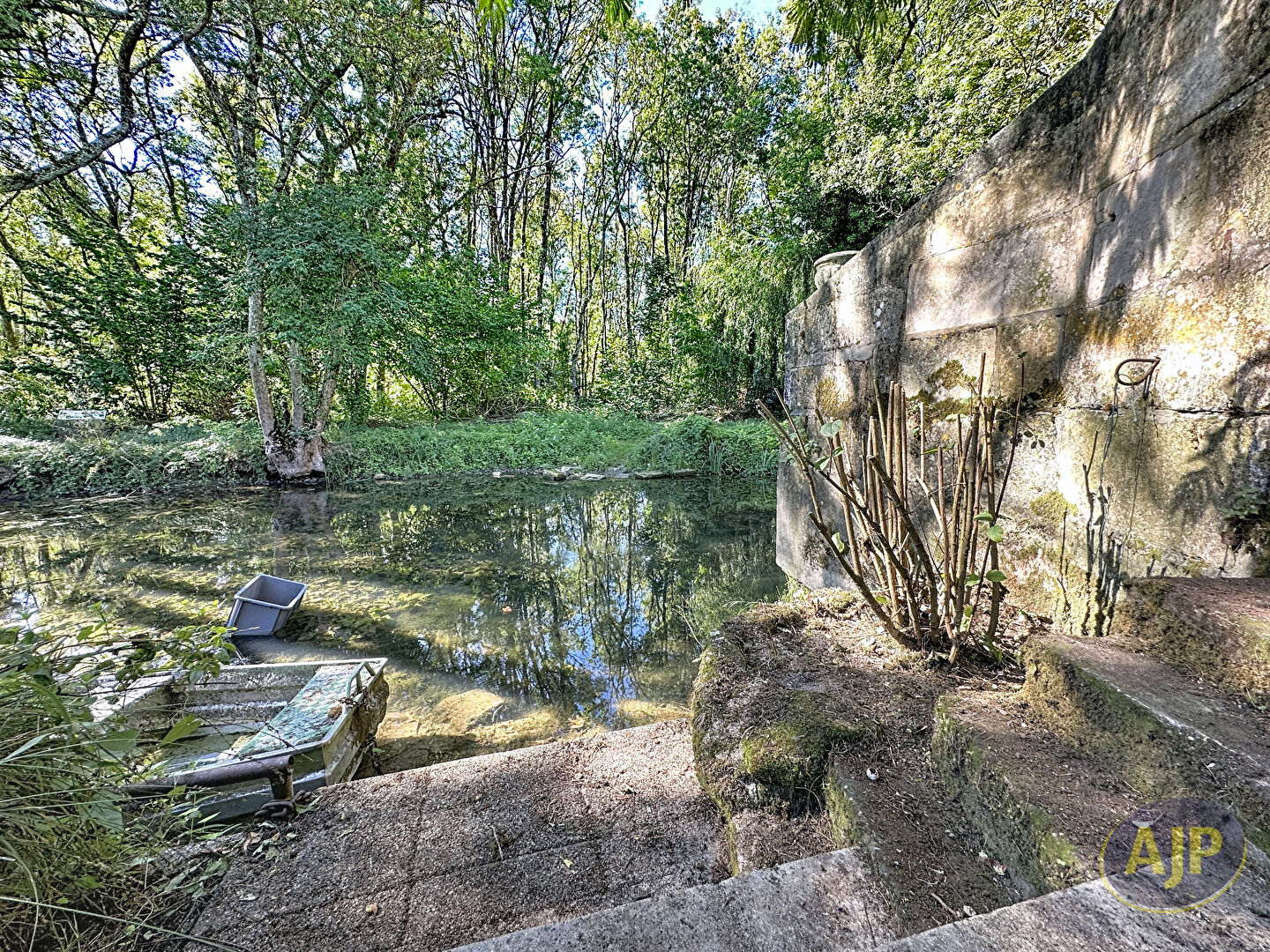 Maison de ville à terminer avec jardin et accès rivière - photo 1