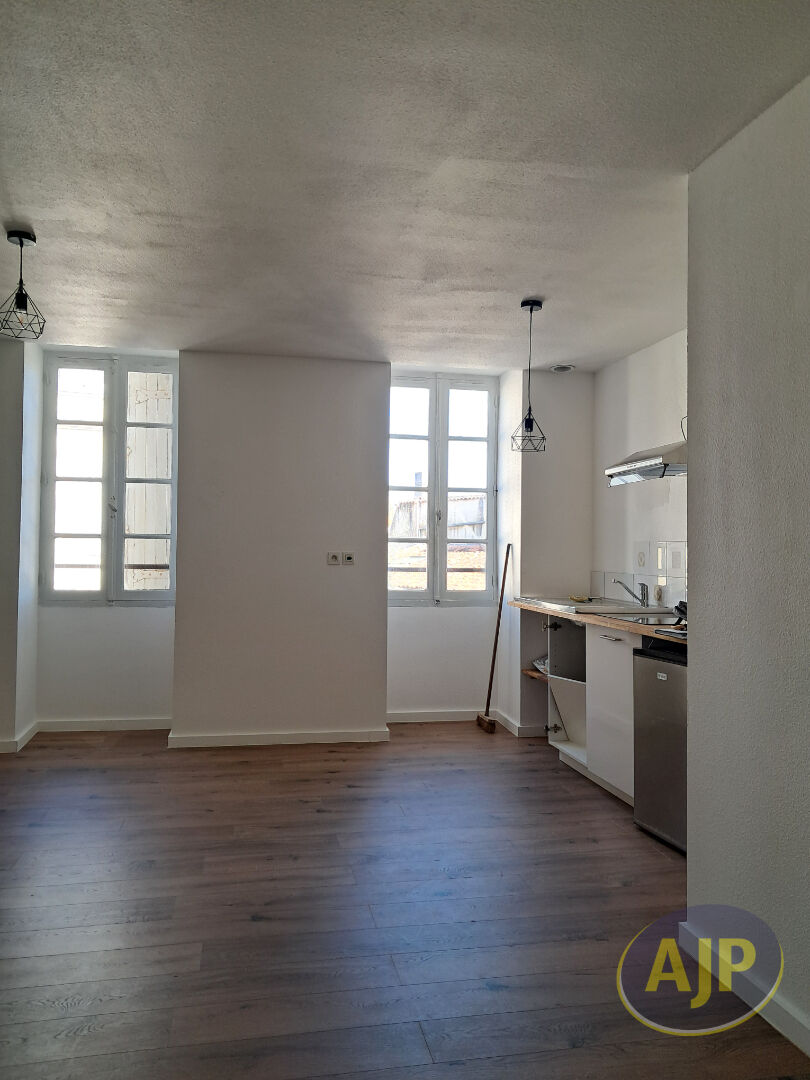 Studio Jonzac 1er étage -29m² centre ville - photo 1