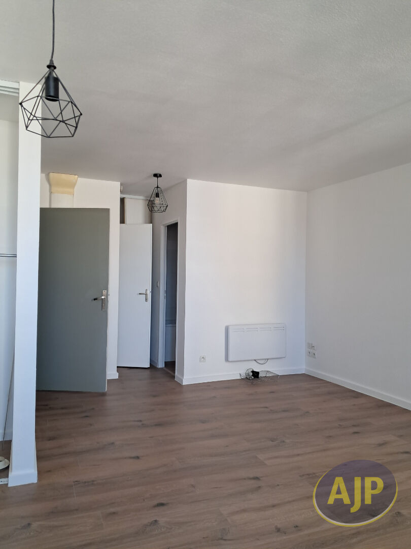 Studio Jonzac 1er étage -29m² centre ville - photo 2