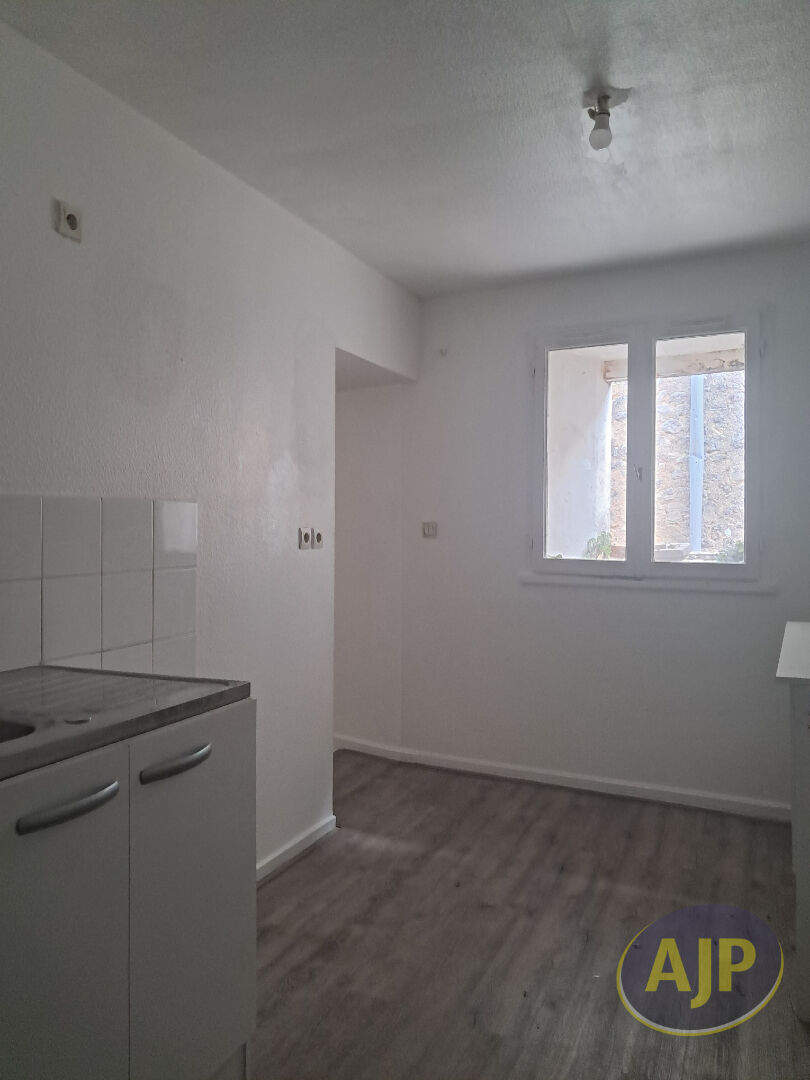 Studio Jonzac 1er étage -31m² centre ville - photo 2