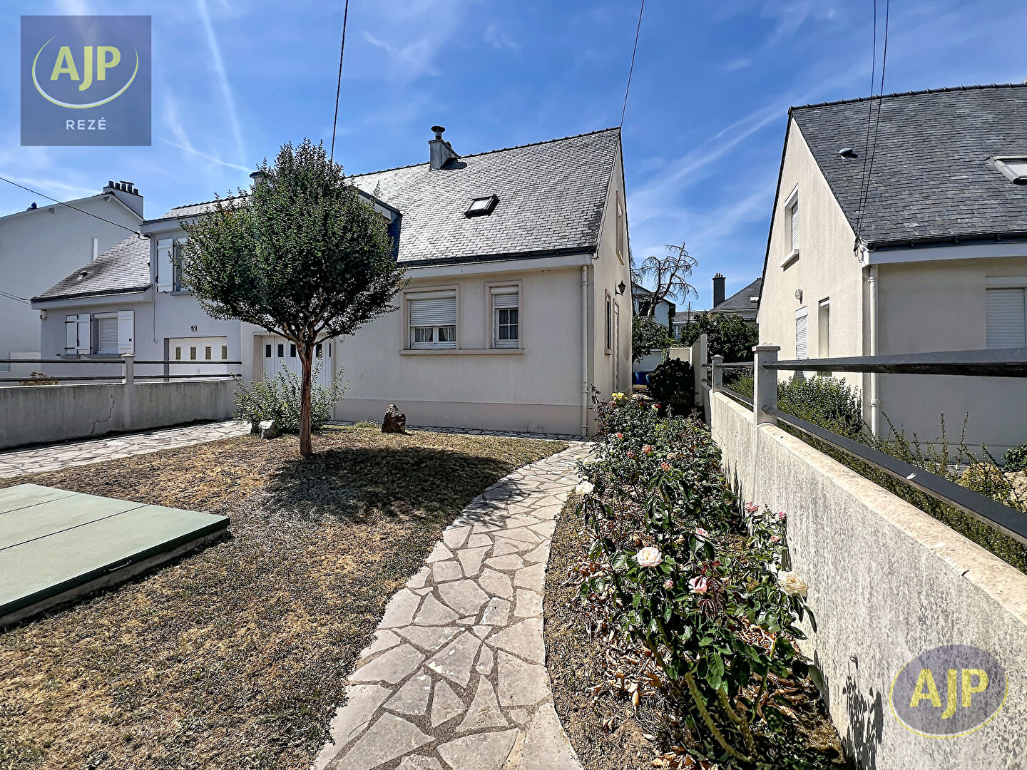REZÉ  Maison 4 pièces de 80 m² avec jardin clos, garage et dépendance - photo 1