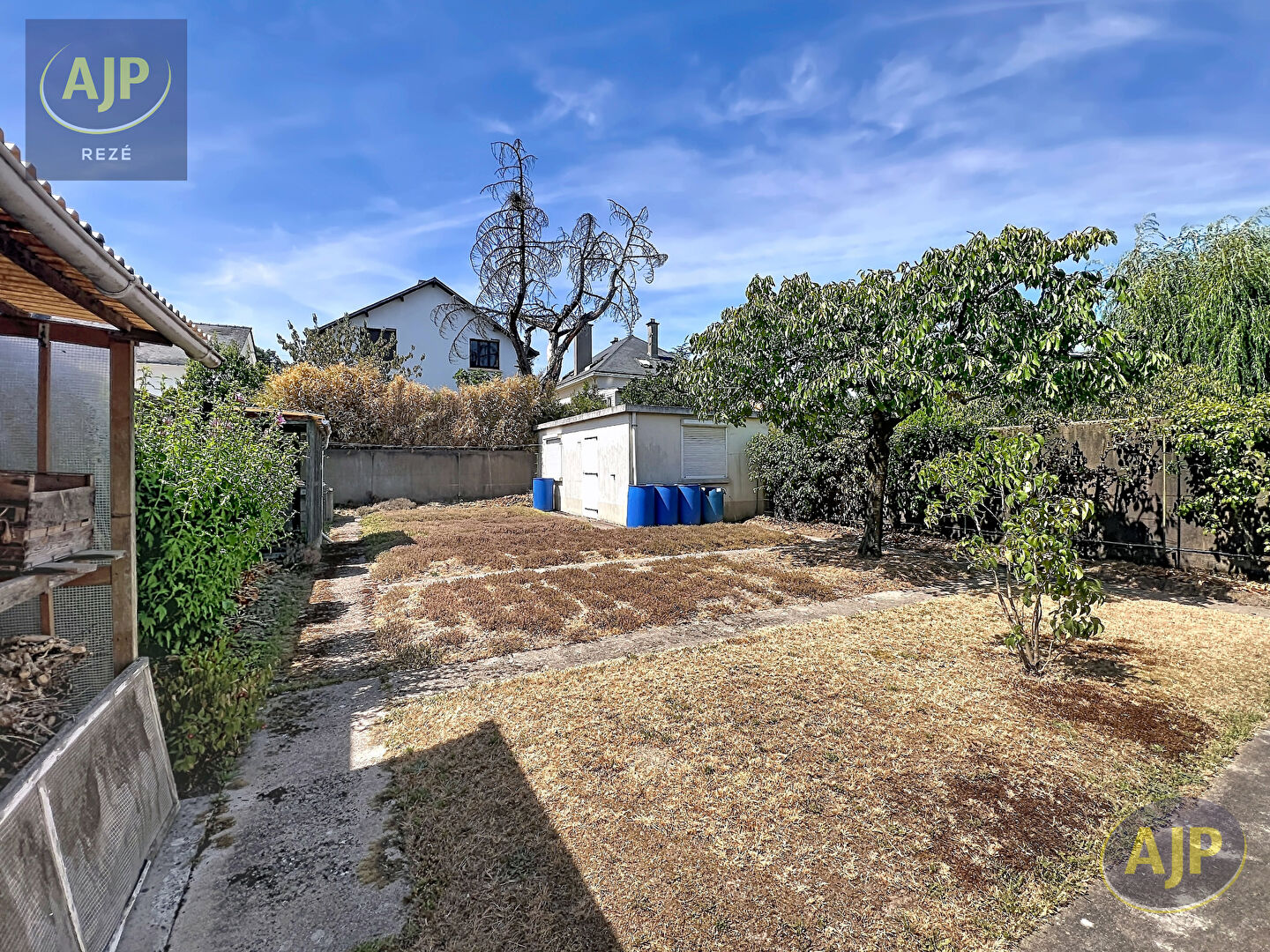 REZÉ  Maison 4 pièces de 80 m² avec jardin clos, garage et dépendance - photo 3
