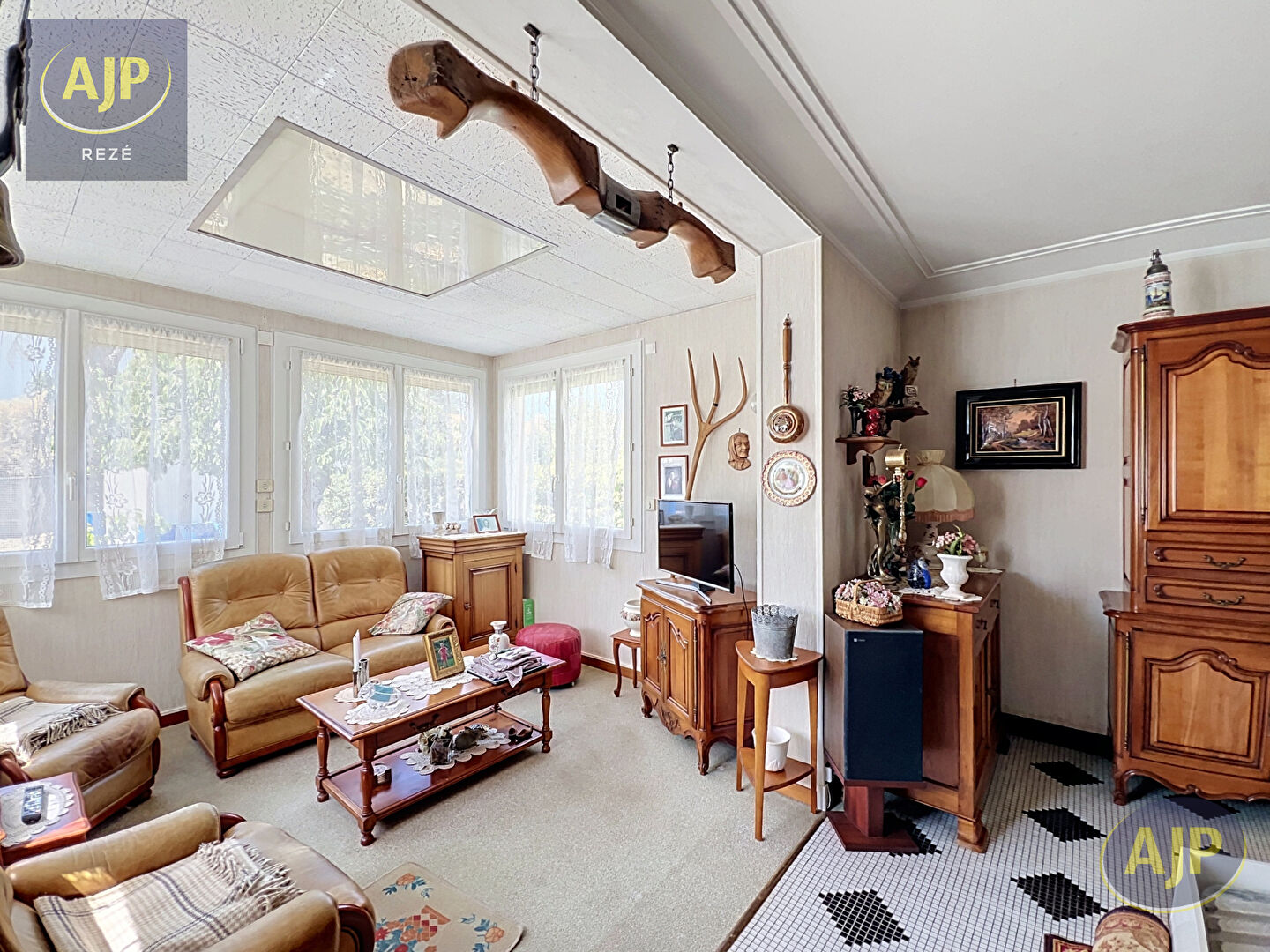 REZÉ  Maison 4 pièces de 80 m² avec jardin clos, garage et dépendance - photo 4
