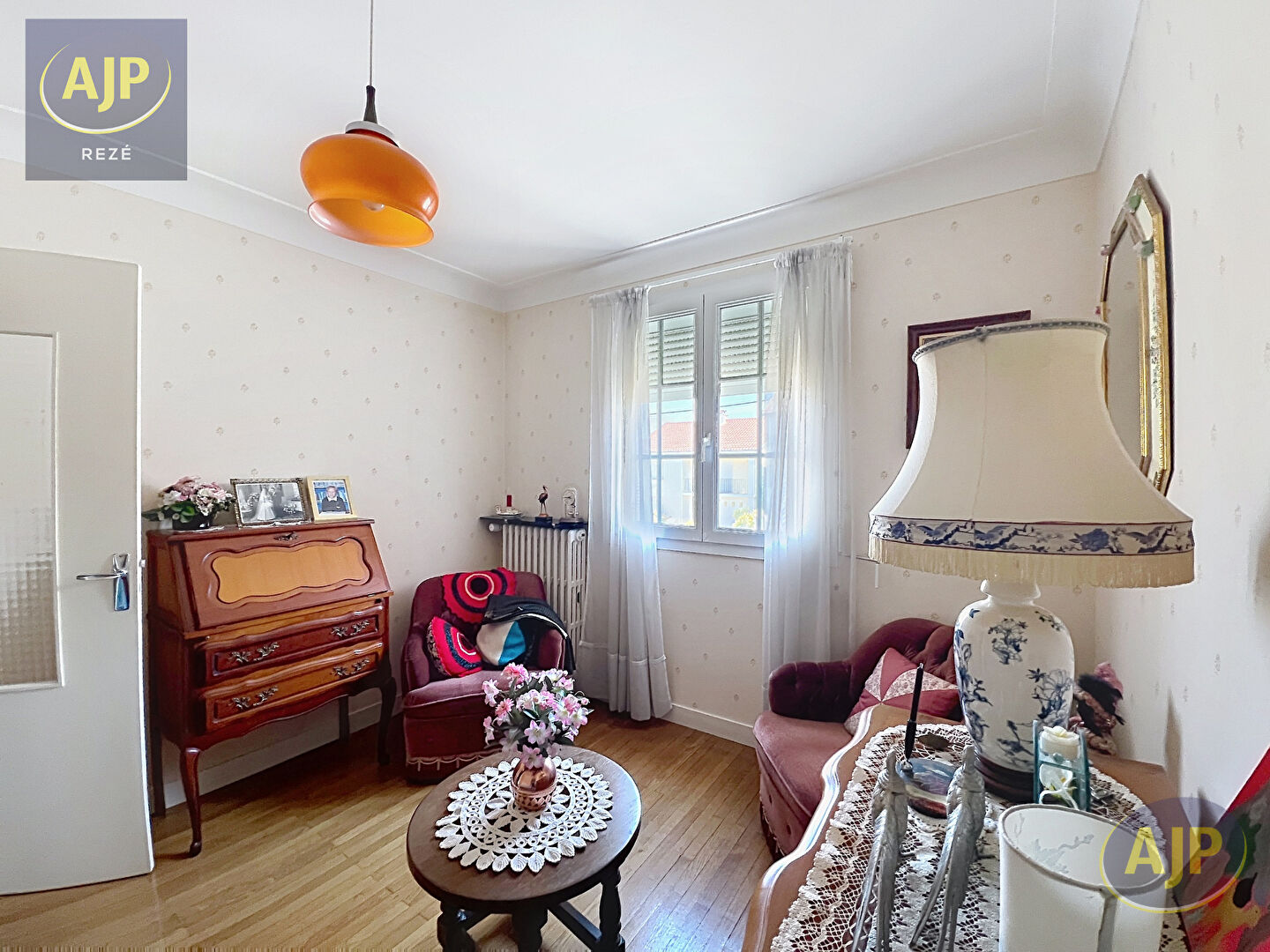 REZÉ  Maison 4 pièces de 80 m² avec jardin clos, garage et dépendance - photo 7