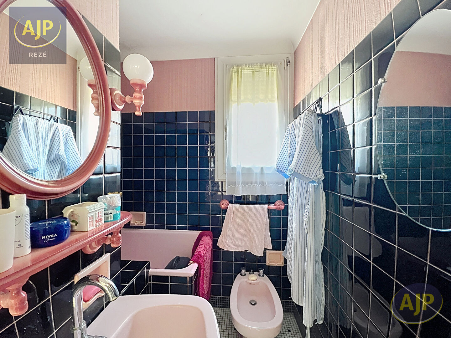 REZÉ  Maison 4 pièces de 80 m² avec jardin clos, garage et dépendance - photo 8