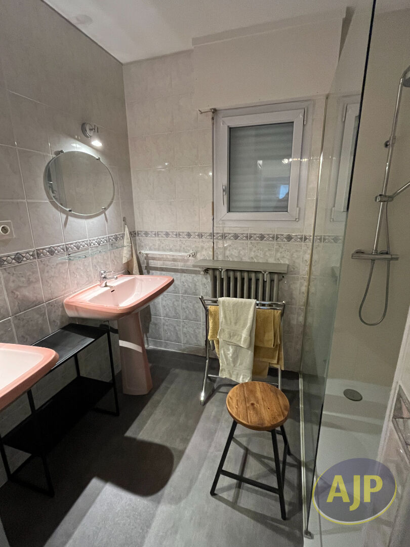 Maison meublée La Roche Sur Yon 5 pièce(s) 155 m2 - photo 4