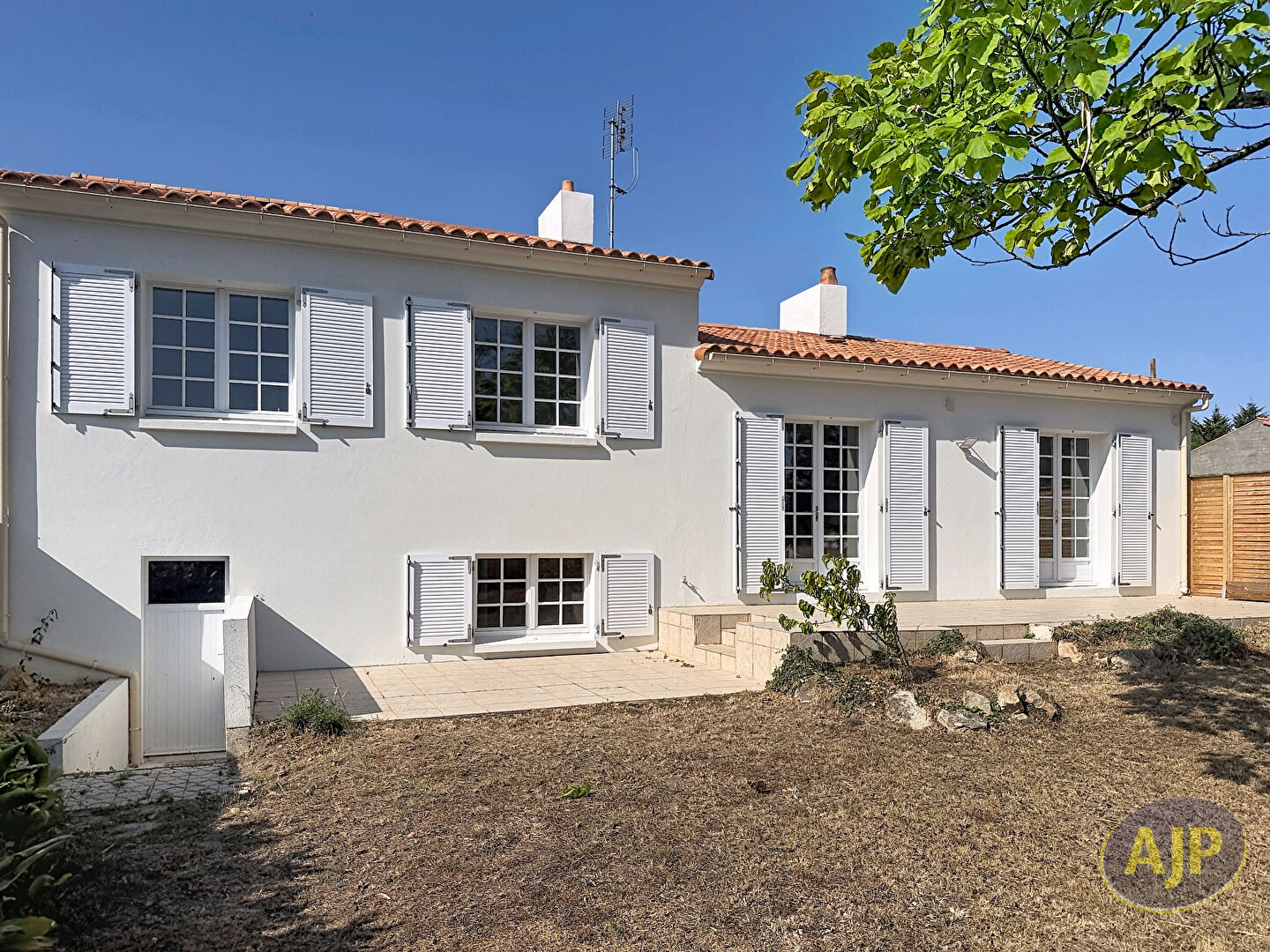 Maison rénovée des années 80 à VAIRE - photo 1