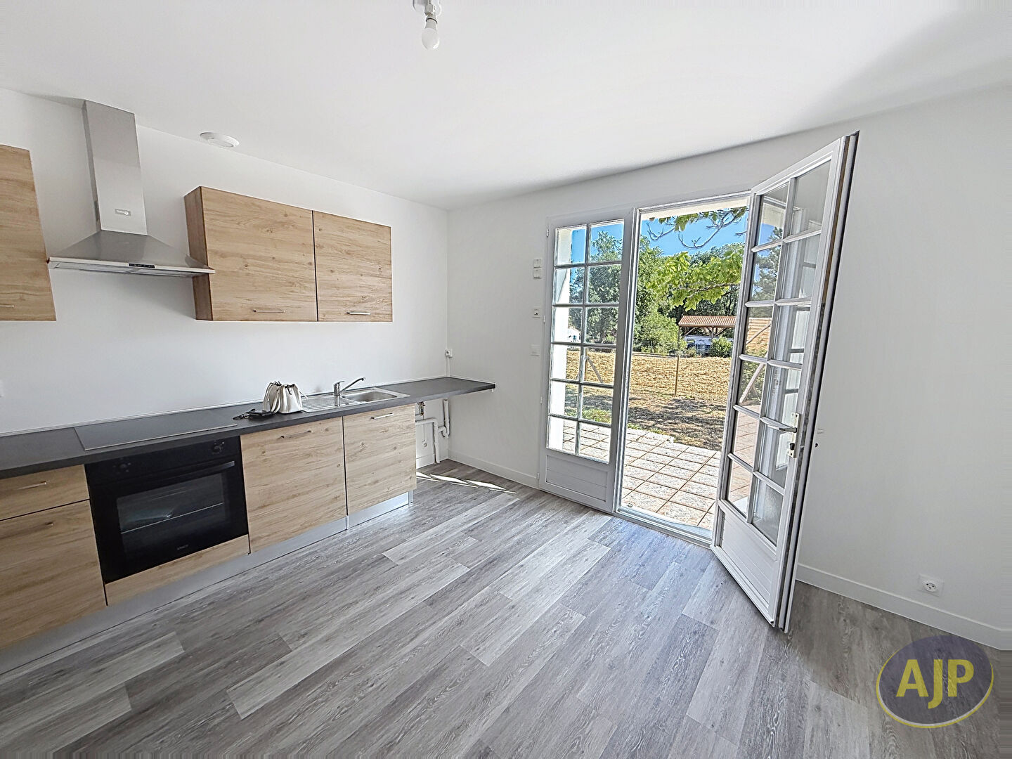 Maison rénovée des années 80 à VAIRE - photo 2