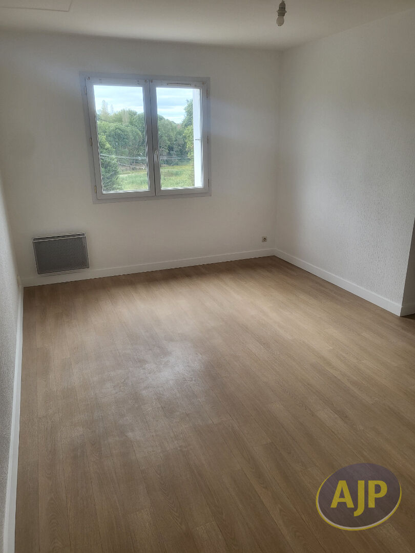 Appartement 3 pièces 56m2 à 5 km du centre de Ste Pazanne - photo 2