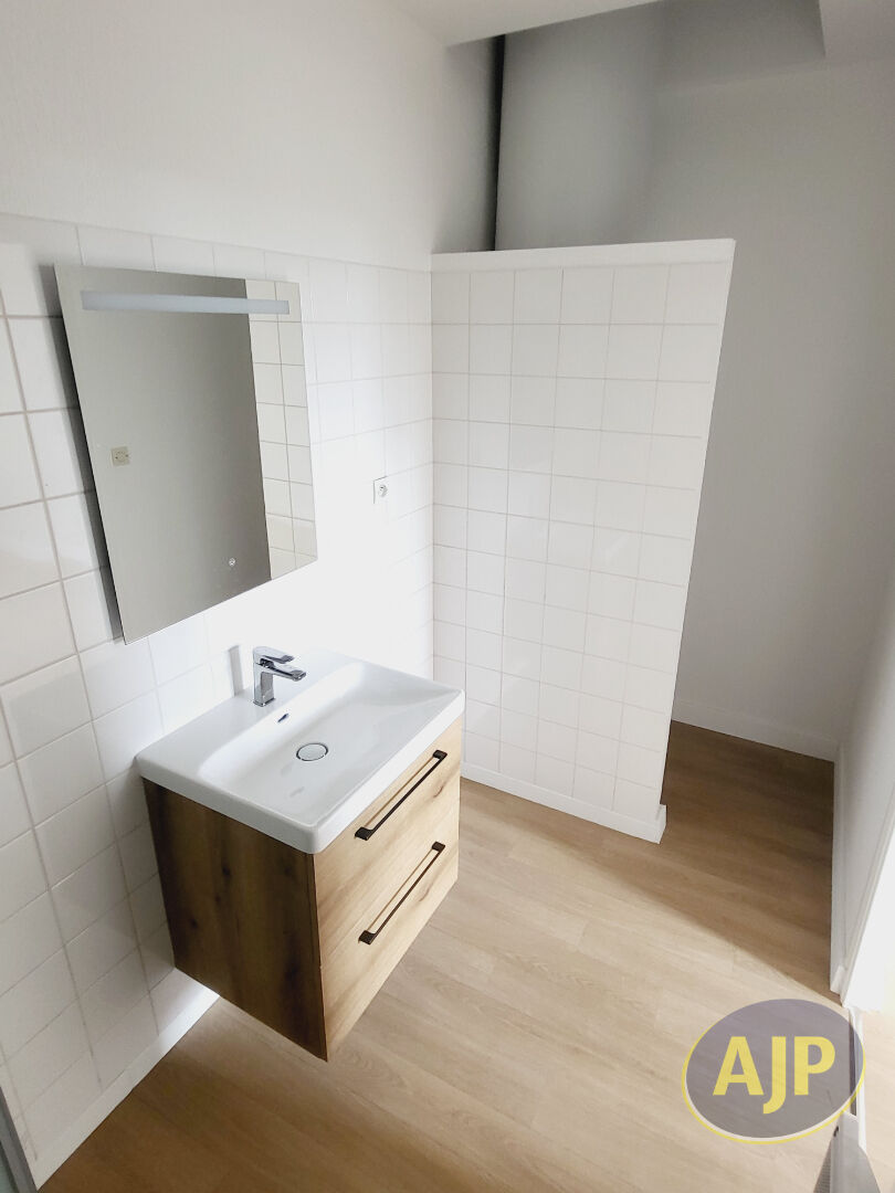 Appartement 3 pièces 56m2 à 5 km du centre de Ste Pazanne - photo 7