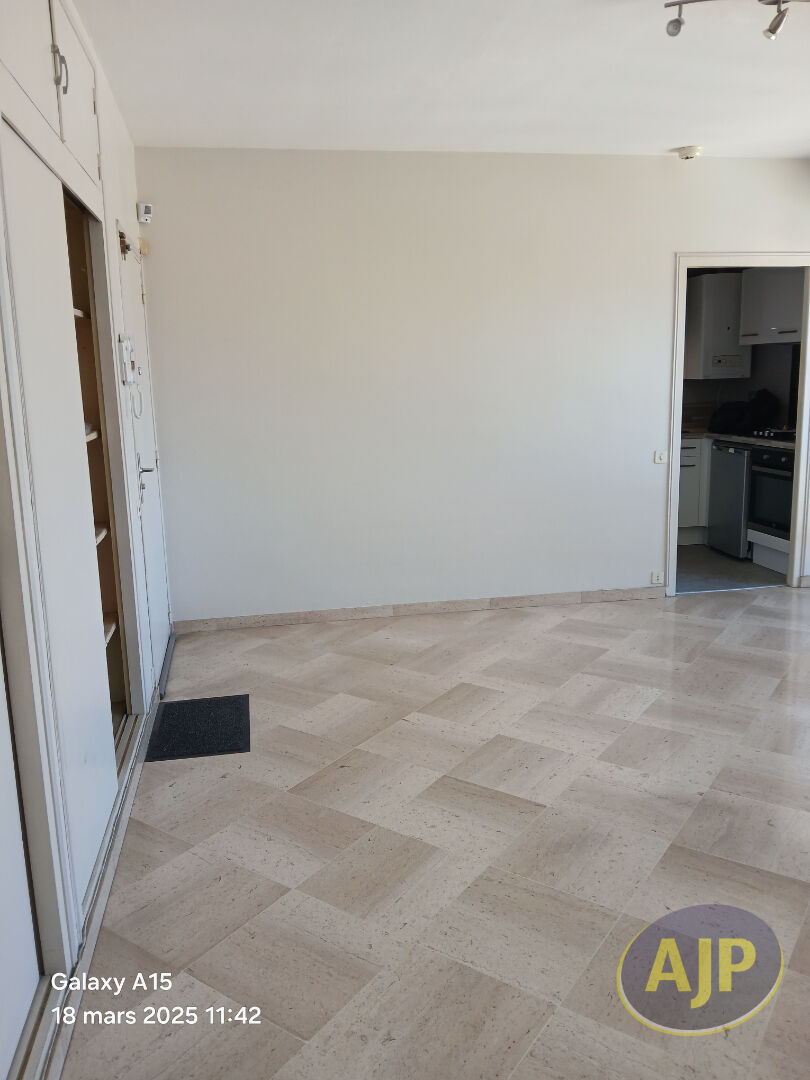 RESIDENCE ST PIERRE-T2 -SAINTES - photo 2