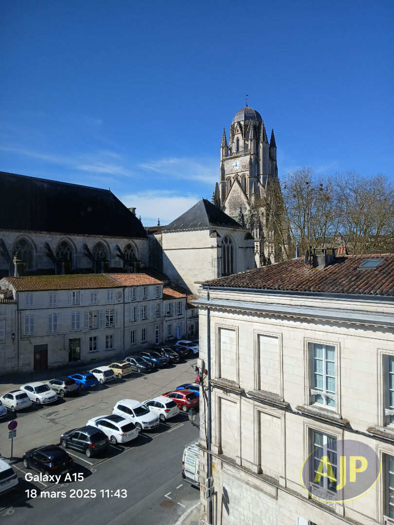 RESIDENCE ST PIERRE-T2 -SAINTES - photo 4