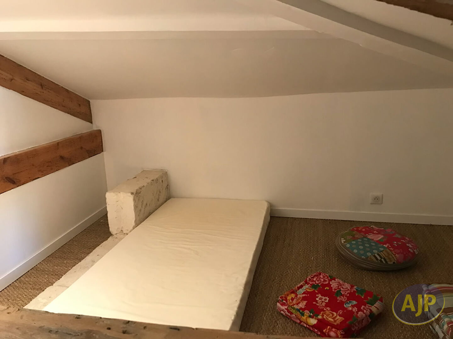 DUPLEX MEUBLÉ QUARTIER ST VIVIEN -  73.12 m2 - photo 13