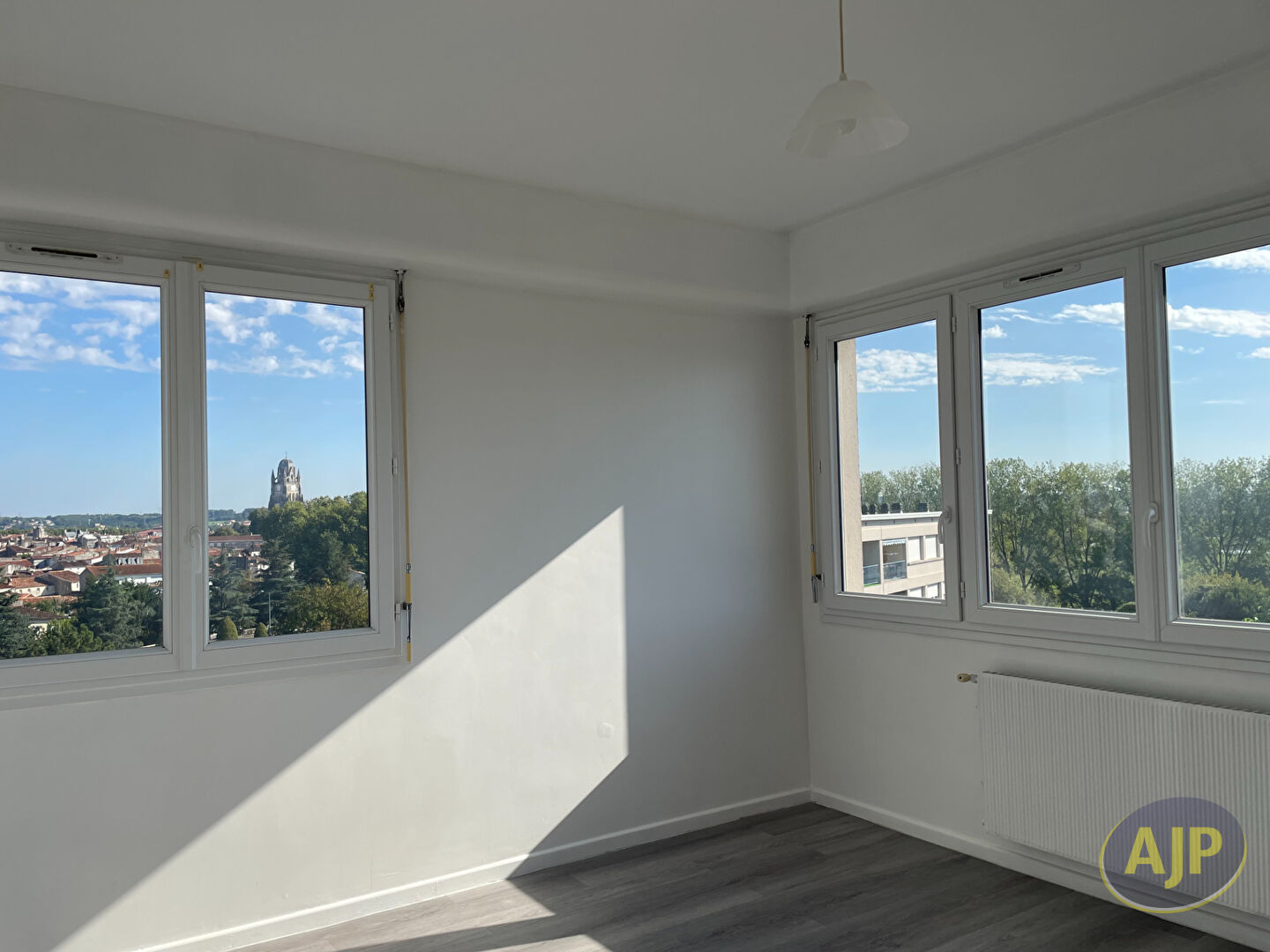 Appartement  4 pièce(s) SAINTES - photo 2