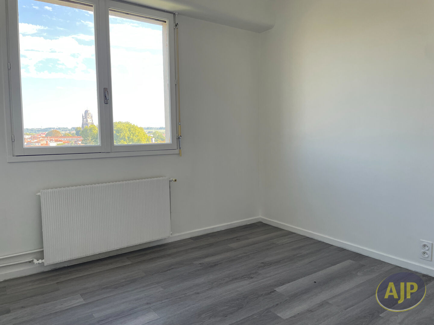 Appartement  4 pièce(s) SAINTES - photo 7