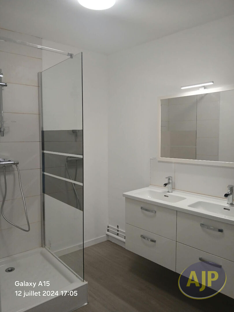 Coup de Coeur T2 rénové 53m² - Résidence de L'artois SAINTES RG - photo 3