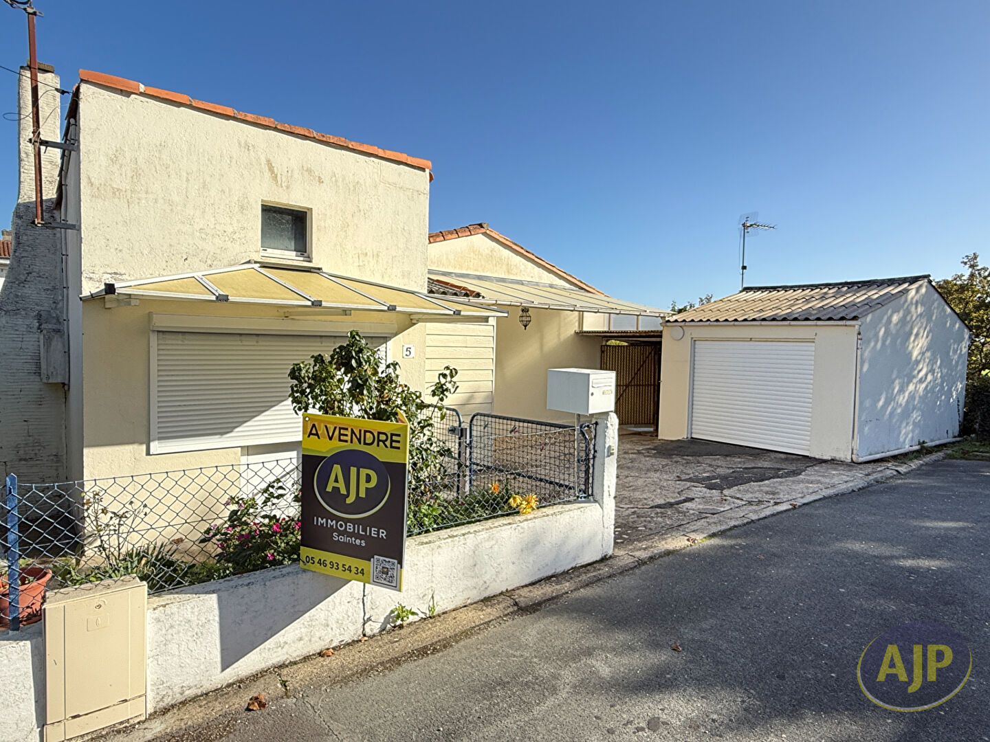 SAINTES RIVE GAUCHE MAISON DE PLAIN-PIED, 3 CHAMBRES ET GARAGE - photo 1