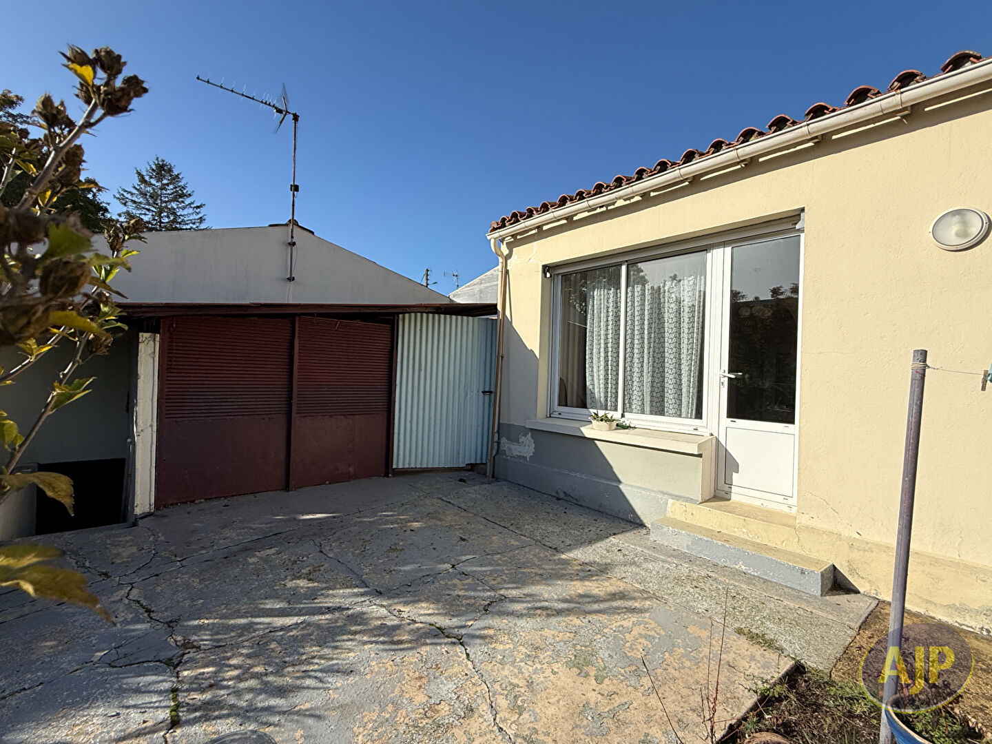 SAINTES RIVE GAUCHE MAISON DE PLAIN-PIED, 3 CHAMBRES ET GARAGE - photo 8