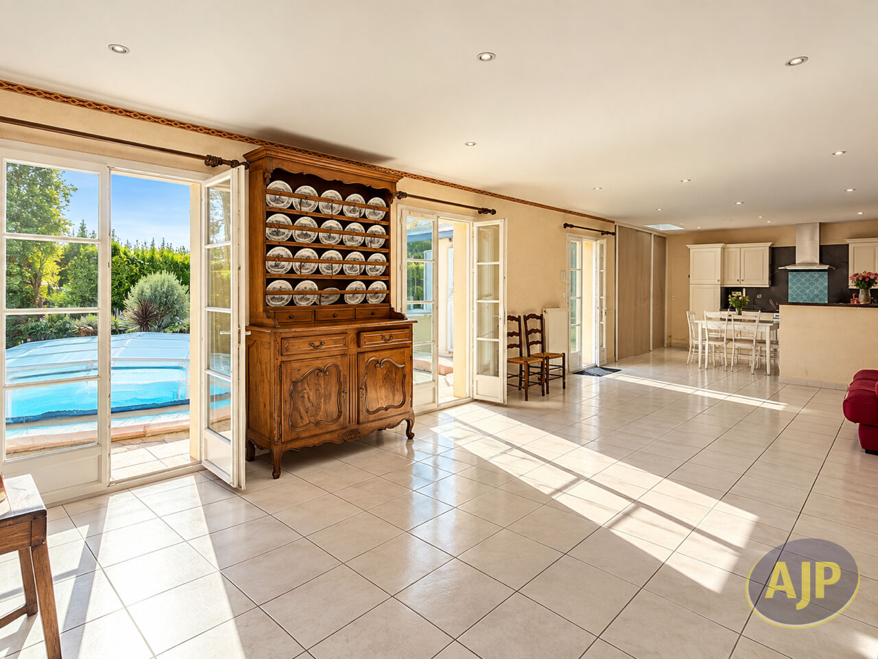 SAINT-GEORGES-DES-COTEAUX  MAISON DE PLAIN-PIED AVEC PISCINE - photo 2