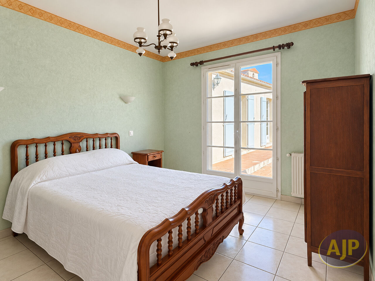 SAINT-GEORGES-DES-COTEAUX  MAISON DE PLAIN-PIED AVEC PISCINE - photo 5