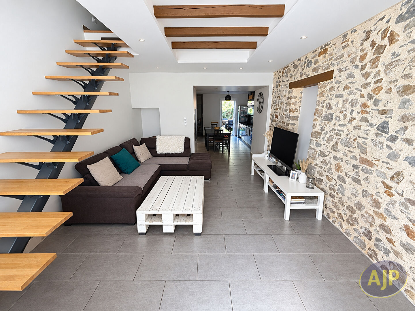 Maison Montfaucon Montigné - photo 1