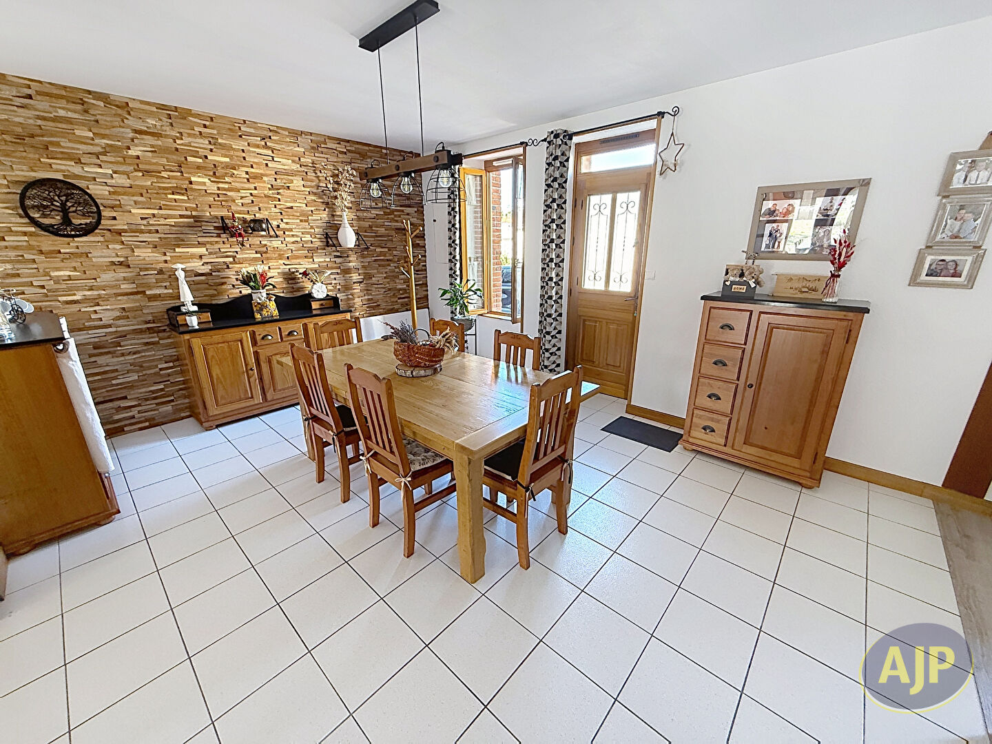 SAINT-MACAIRE-EN-MAUGES - MAISON DE CHARME À DEUX PAS DU BOURG ! - photo 3