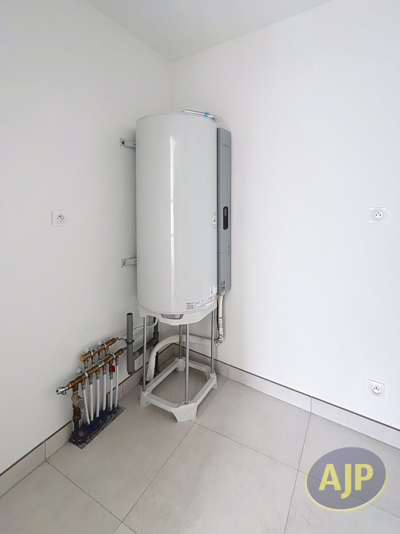 MAISON 3 CHAMBRES - GENESTON - photo 4