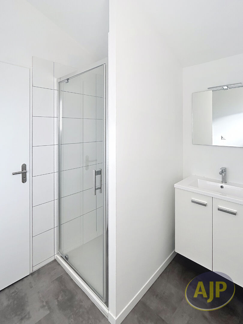 MAISON 3 CHAMBRES - GENESTON - photo 6