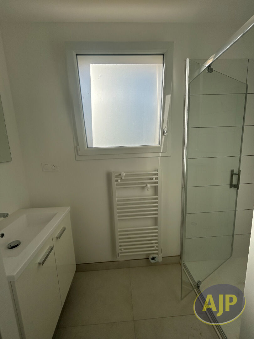 MAISON 3 CHAMBRES - GENESTON - photo 10