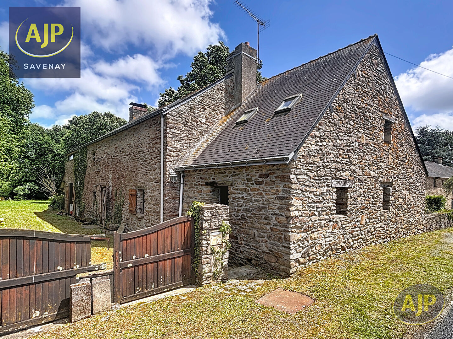 LONGERE 200M2 CAMPBON - photo 1