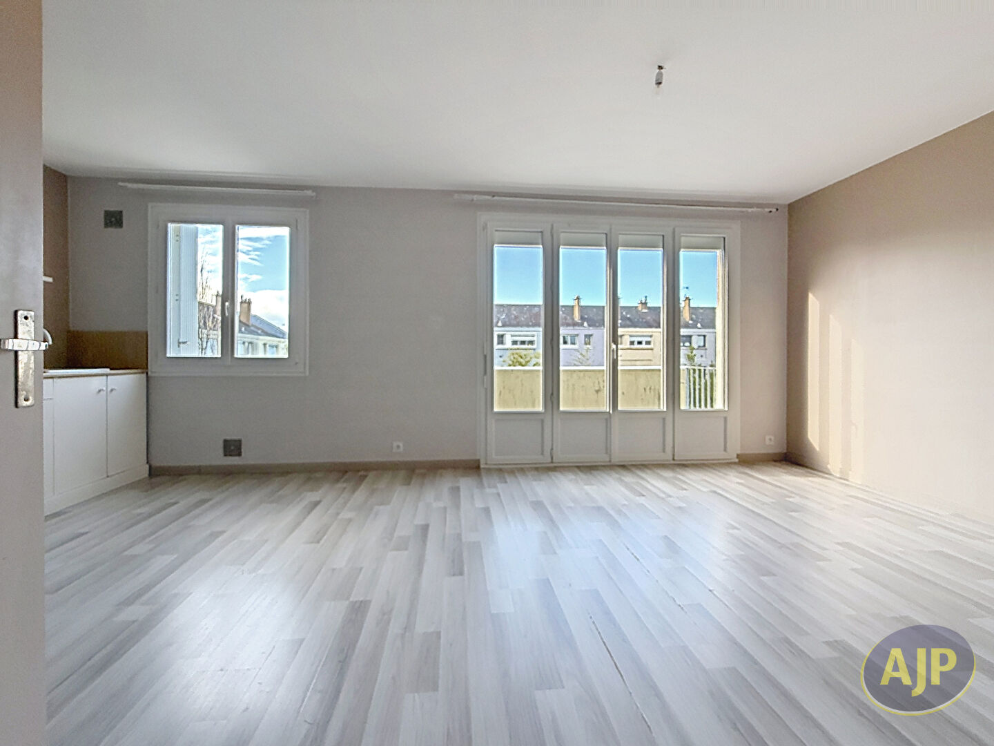 T2 DERNIER ETAGE ST HERBLAIN - photo 2