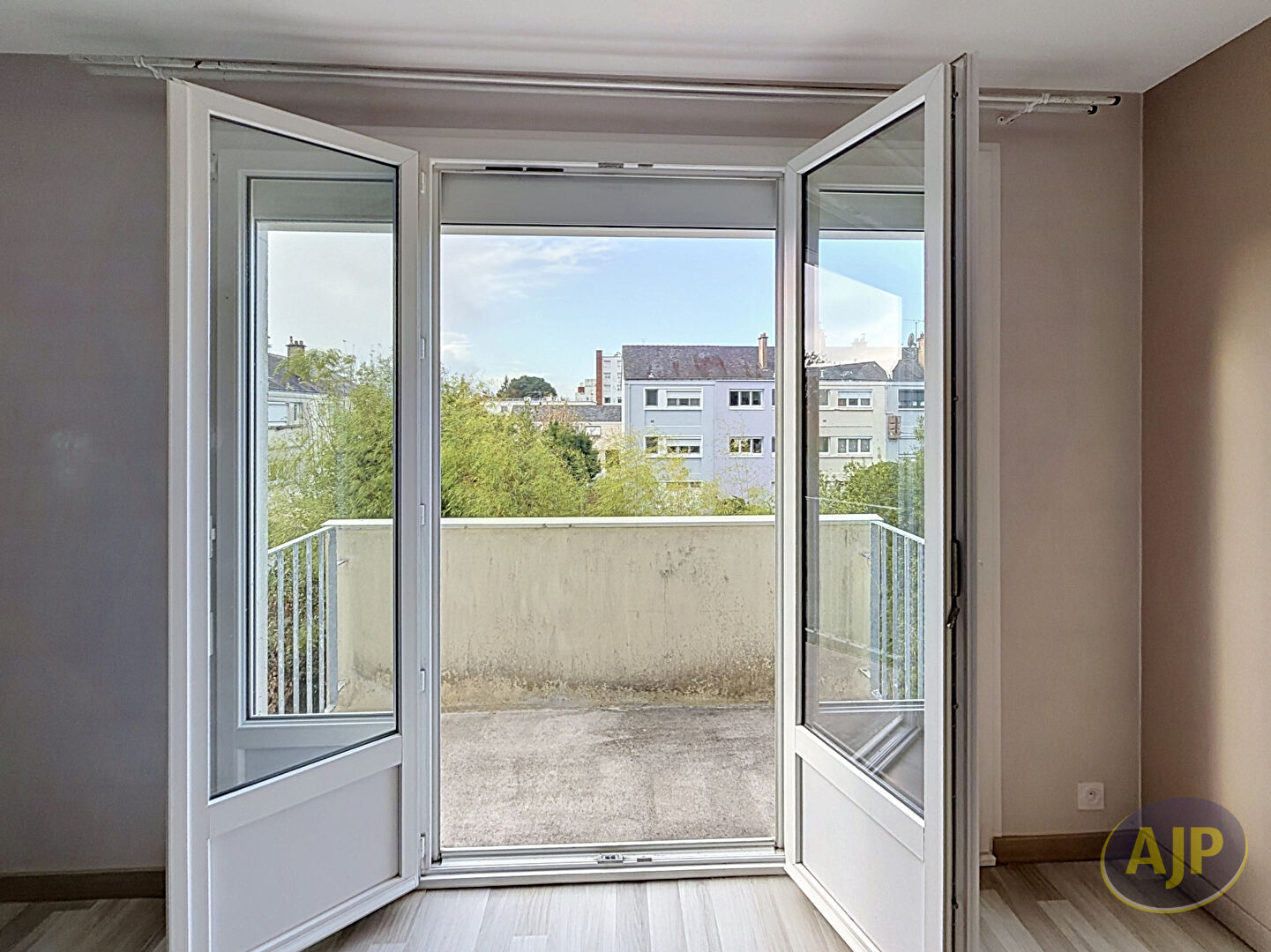 T2 DERNIER ETAGE ST HERBLAIN - photo 4