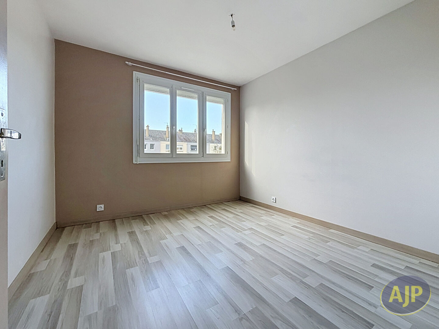 T2 DERNIER ETAGE ST HERBLAIN - photo 5