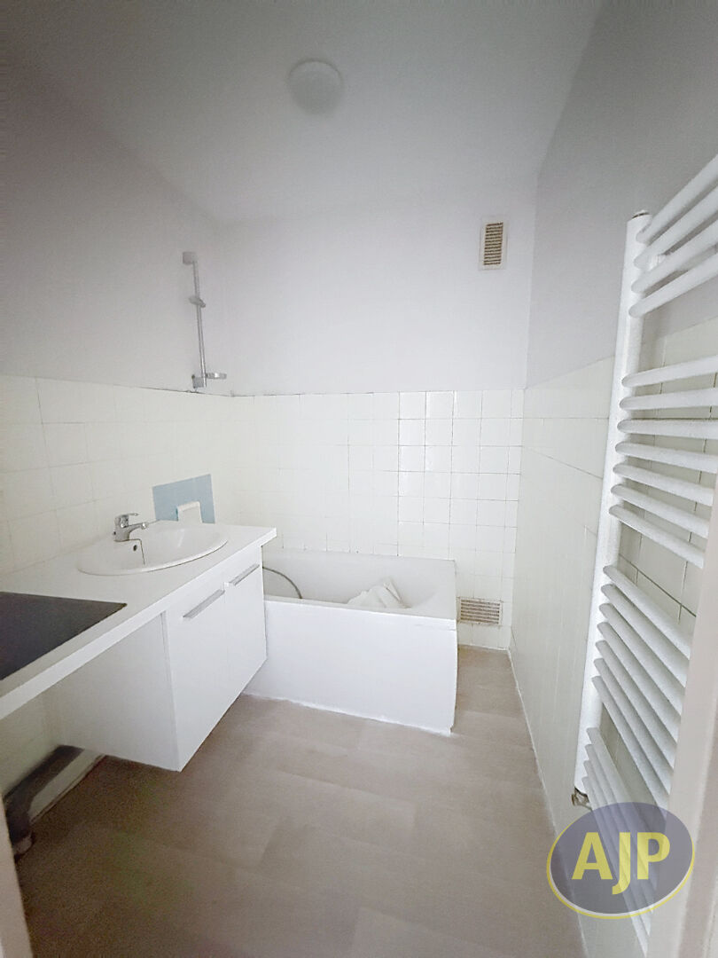 T2 DERNIER ETAGE ST HERBLAIN - photo 6