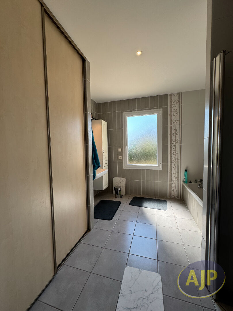 Maison -  Saint Philbert De Bouaine - photo 6